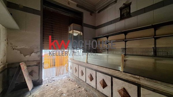 locale commerciale in vendita a Palermo in zona Montepellegrino