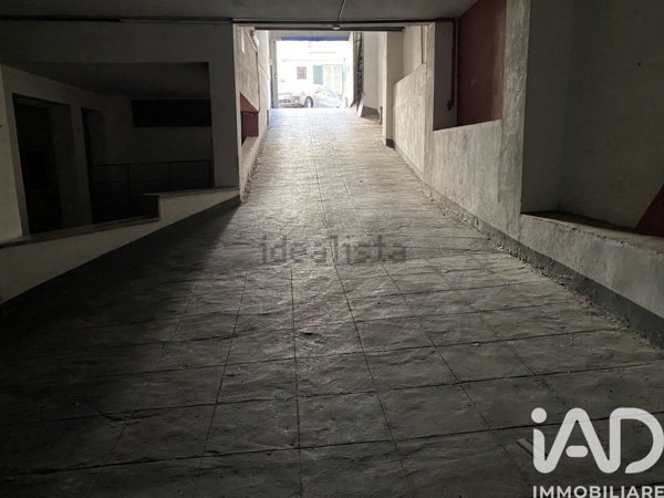 locale commerciale in vendita a Palermo in zona Montegrappa / Santa Rosalia