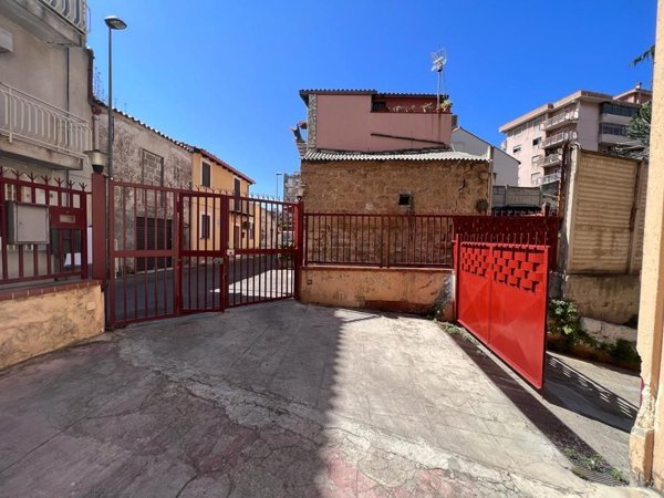 locale di sgombero in vendita a Palermo in zona Uditore