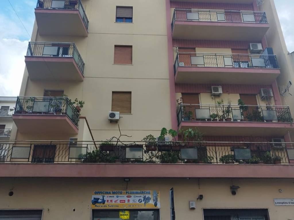 appartamento in vendita a Palermo in zona Malaspina/Palagonia
