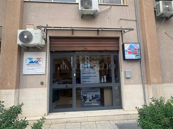 negozio in vendita a Palermo in zona Calatafimi / Cuba