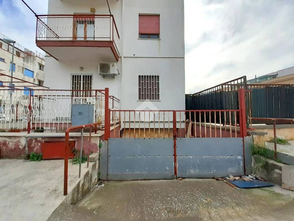 locale commerciale in vendita a Palermo in zona Partanna