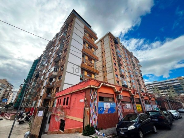 ufficio in vendita a Palermo in zona Malaspina/Palagonia