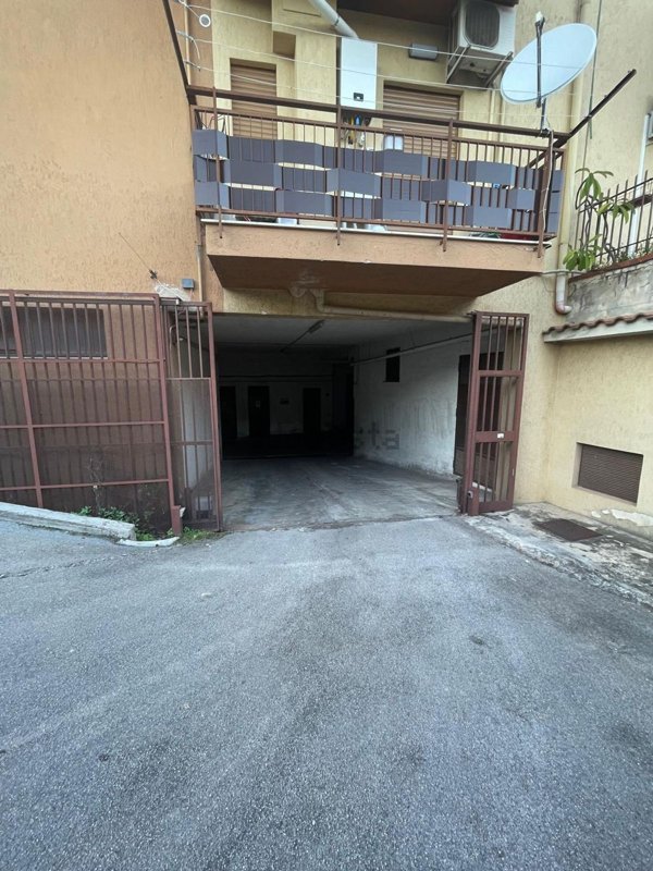 locale di sgombero in vendita a Palermo in zona Cruillas