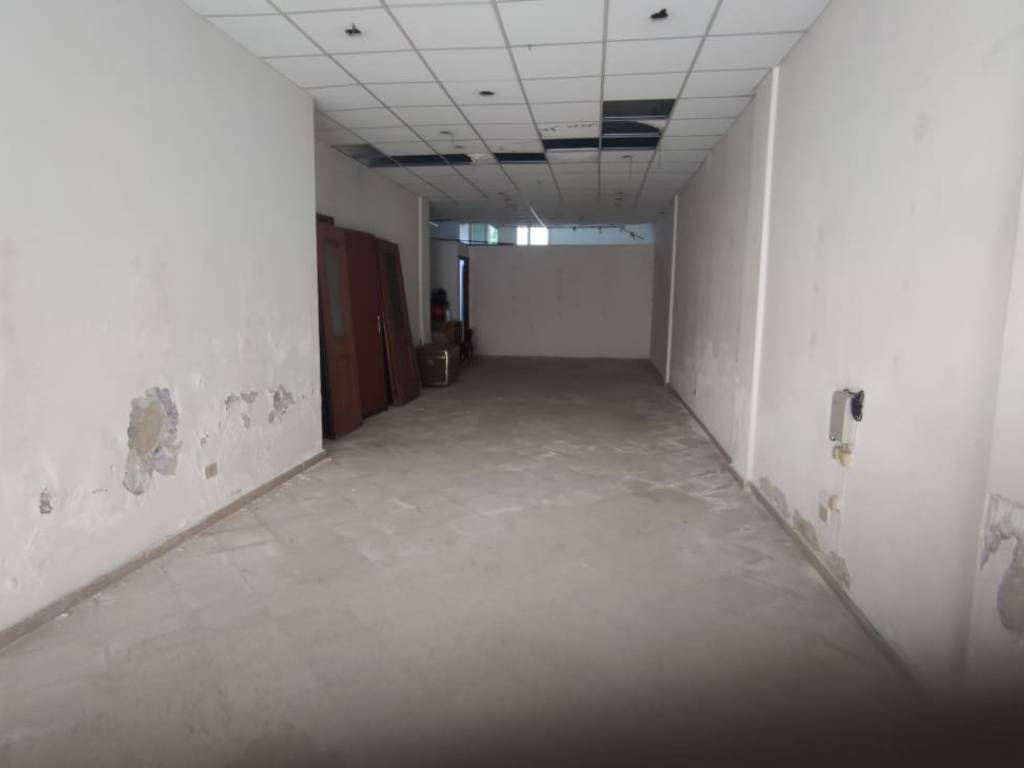 negozio in vendita a Palermo in zona Brancaccio