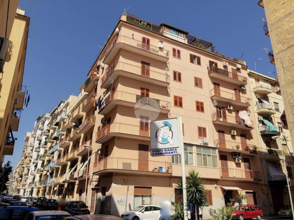 appartamento in vendita a Palermo in zona Malaspina/Palagonia