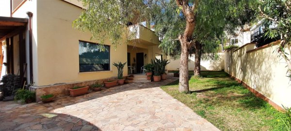 casa indipendente in vendita a Palermo in zona Mondello