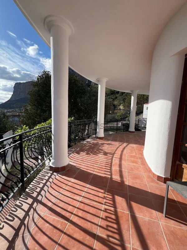 casa indipendente in vendita a Palermo in zona Arenella/Vergine Maria