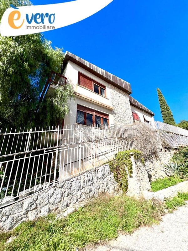 casa indipendente in vendita a Palermo in zona Borgo Nuovo