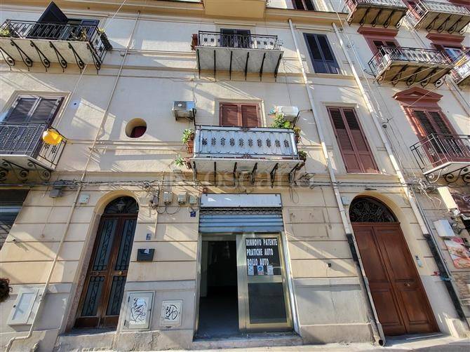 negozio in vendita a Palermo in zona Calatafimi / Cuba
