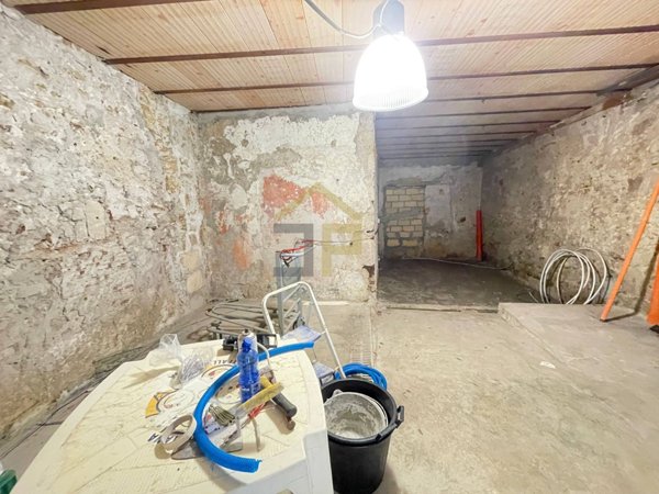 locale commerciale in vendita a Palermo in zona Centro storico