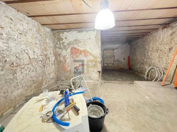 locale commerciale in vendita a Palermo in zona Centro storico