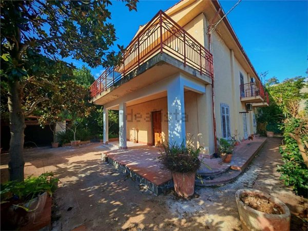 casa indipendente in vendita a Palermo in zona Partanna