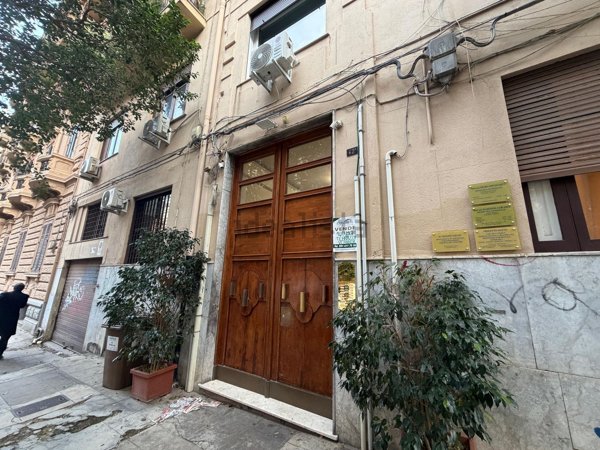 appartamento in vendita a Palermo in zona Politeama