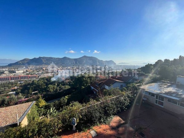 casa indipendente in vendita a Palermo in zona Centro storico
