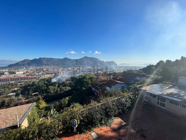 casa indipendente in vendita a Palermo in zona Centro storico