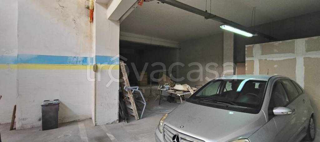 negozio in vendita a Palermo in zona Zisa