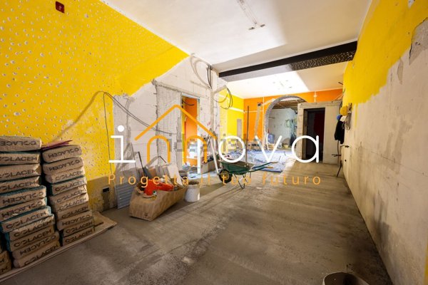 locale commerciale in vendita a Palermo in zona Centro storico