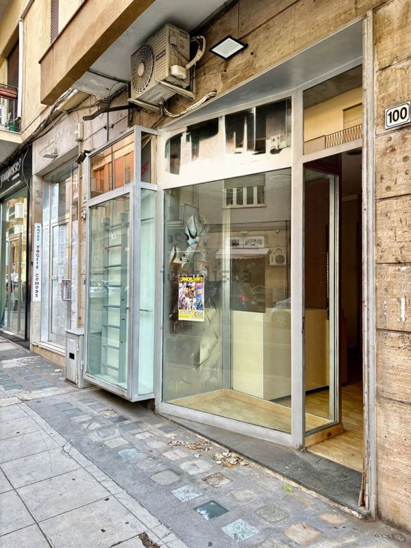 locale commerciale in vendita a Palermo in zona Libertà