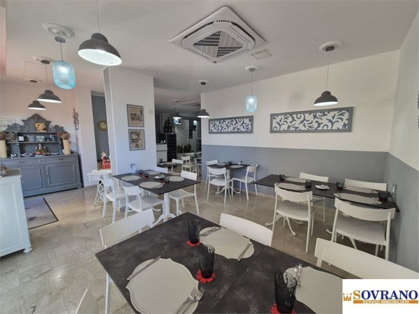 negozio in vendita a Palermo in zona Malaspina/Palagonia