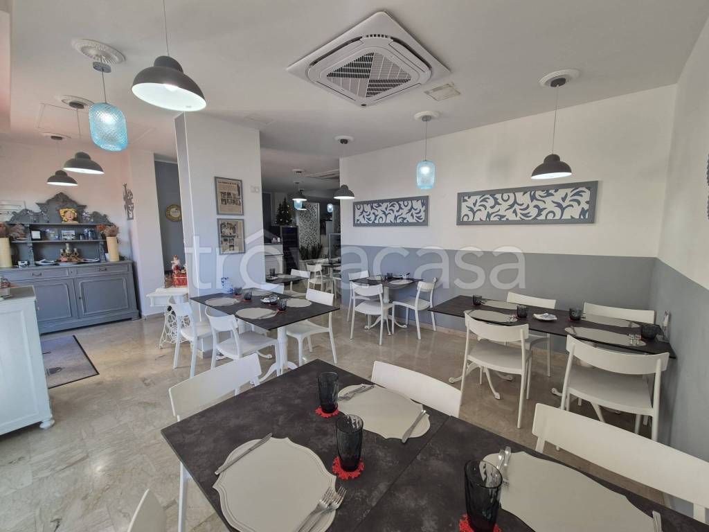 negozio in vendita a Palermo in zona Malaspina/Palagonia