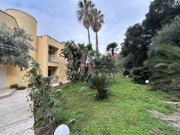casa indipendente in vendita a Palermo in zona Mondello