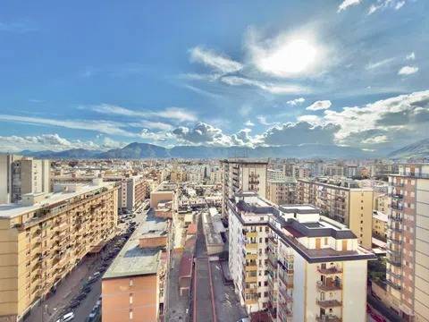 appartamento in vendita a Palermo in zona Malaspina/Palagonia
