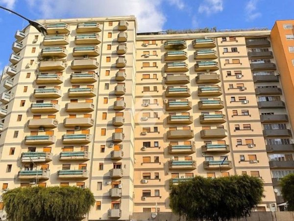 appartamento in vendita a Palermo in zona Malaspina/Palagonia