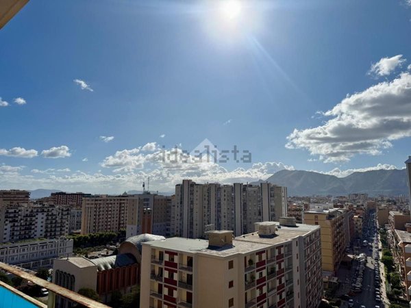 appartamento in vendita a Palermo in zona Malaspina/Palagonia