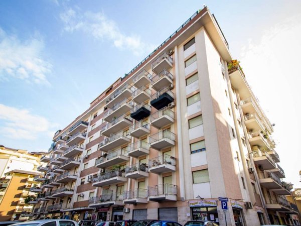 appartamento in vendita a Palermo in zona Malaspina/Palagonia