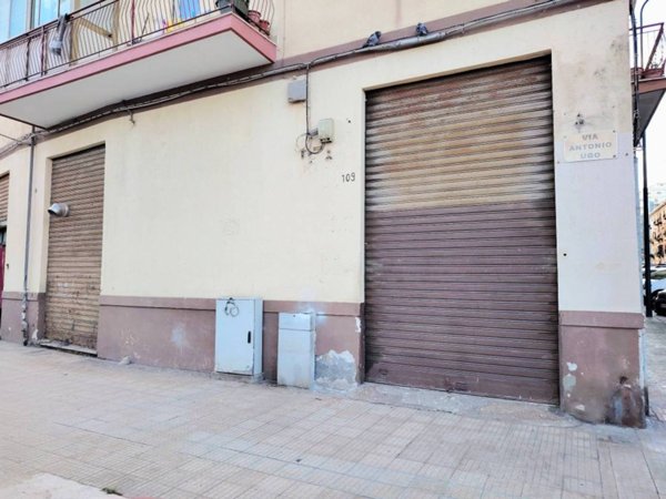 negozio in vendita a Palermo in zona Acqua dei Corsari