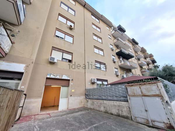 locale di sgombero in vendita a Palermo in zona Settecannoli