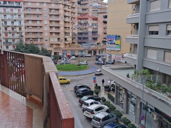 appartamento in vendita a Palermo in zona Malaspina/Palagonia