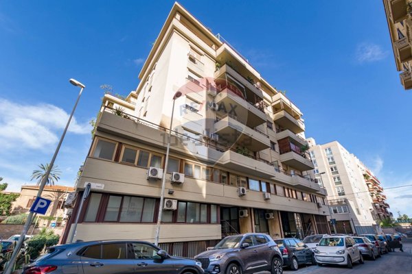 ufficio in vendita a Palermo in zona Libertà