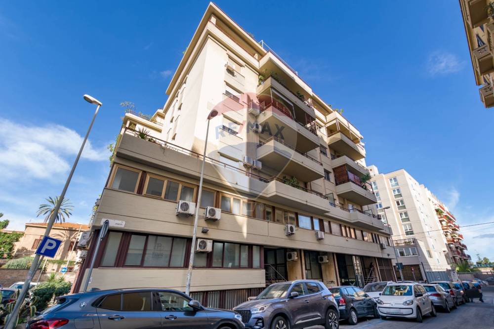 ufficio in vendita a Palermo in zona Libertà