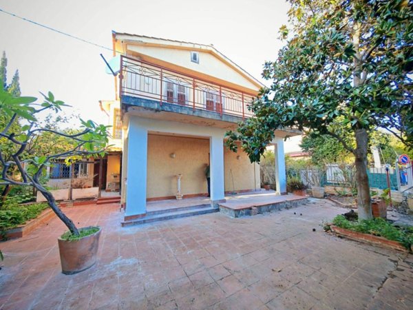 casa indipendente in vendita a Palermo in zona Mondello