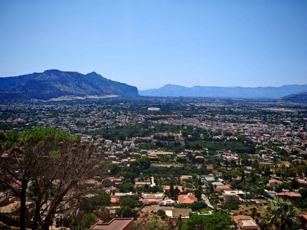 casa indipendente in vendita a Palermo in zona Mondello