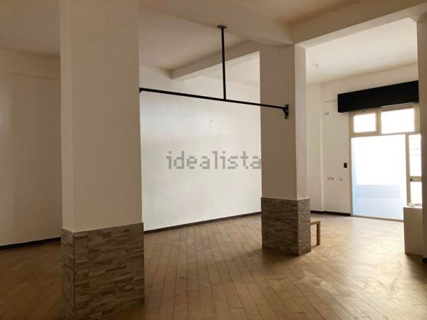 locale commerciale in vendita a Palermo in zona Libertà