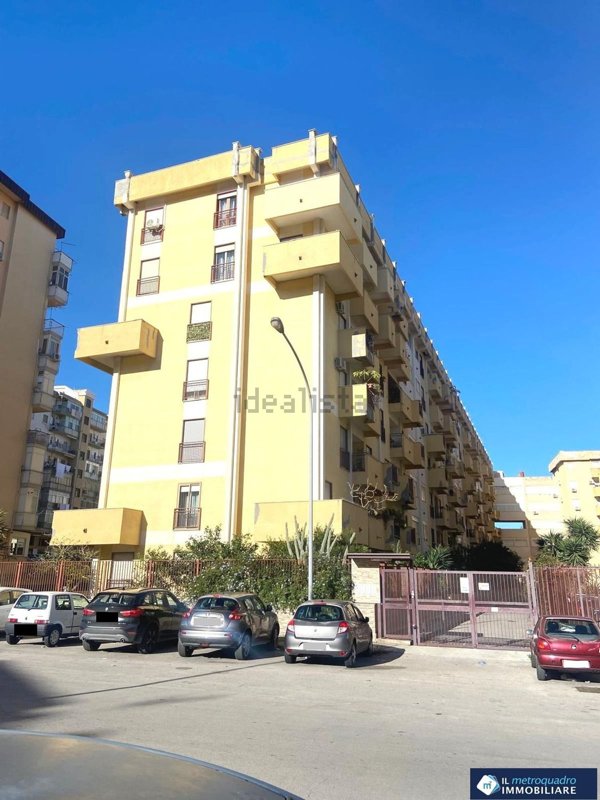 appartamento in vendita a Palermo in zona Montegrappa / Santa Rosalia