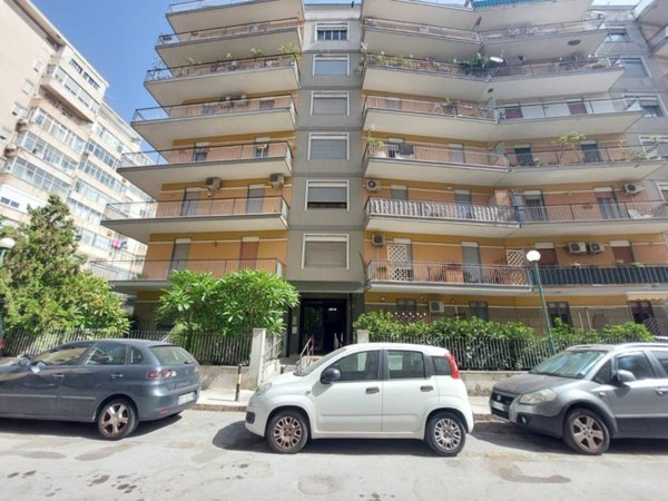 appartamento in vendita a Palermo in zona Malaspina/Palagonia