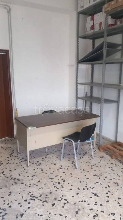 negozio in vendita a Palermo in zona Malaspina/Palagonia