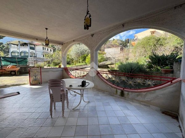 casa indipendente in vendita a Palermo in zona Borgo Nuovo