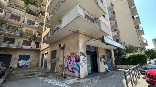 negozio in vendita a Palermo in zona Politeama