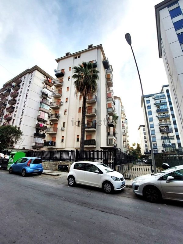 appartamento in vendita a Palermo in zona Montegrappa / Santa Rosalia