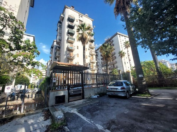 appartamento in vendita a Palermo in zona Montegrappa / Santa Rosalia