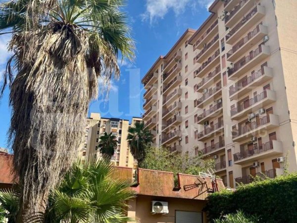 appartamento in vendita a Palermo in zona Montegrappa / Santa Rosalia