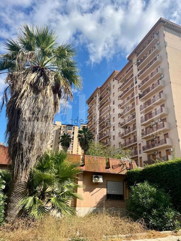 appartamento in vendita a Palermo in zona Montegrappa / Santa Rosalia