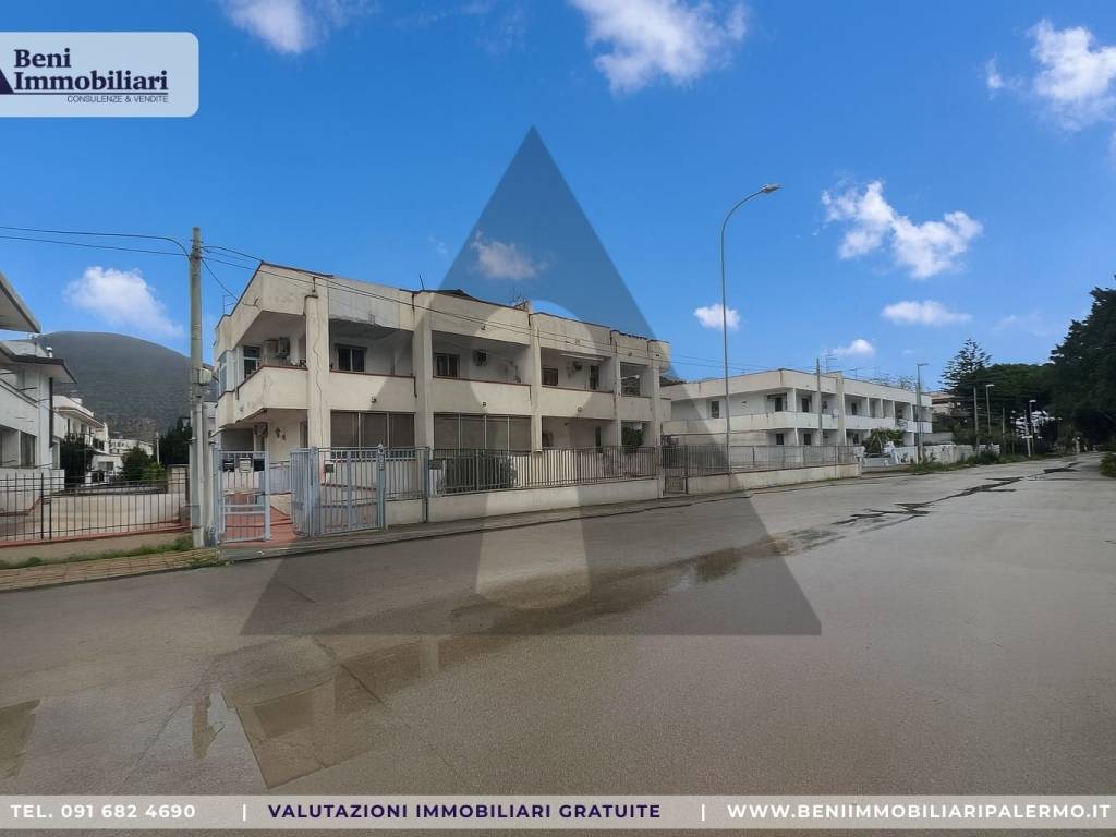 appartamento in vendita a Palermo in zona Partanna