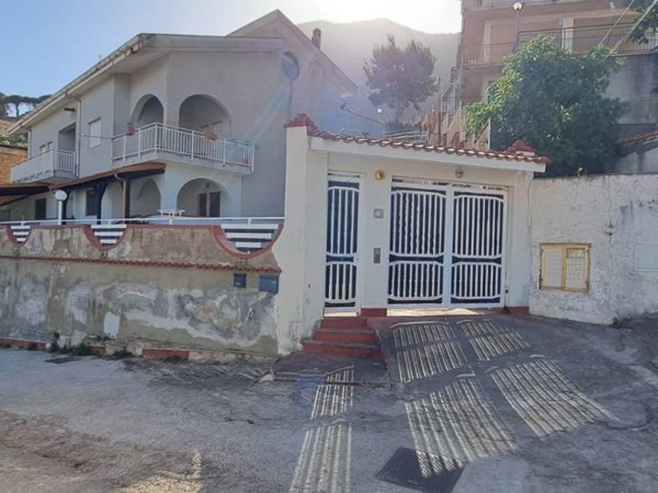 appartamento in vendita a Palermo in zona Villagrazia/Falsomiele