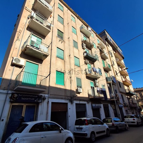 locale di sgombero in vendita a Palermo in zona Zisa